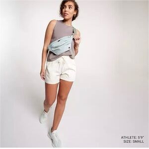 Calia Womans Shorts Size Medium Journey Collection Relaxed Fit Mid- Rise 4"